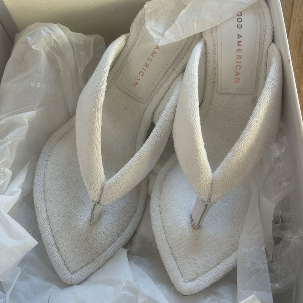 25. Good American White Terry Thong Wedge Sandals Women Size 6 Wedges Block Heel - Picture 5 of 8